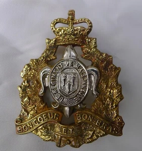 CANADA: HAT BADGE OF THE CANADIAN LE REGIMENT DE MAISONNEUVE. BIMETAL, LUGGED. - Imagen 1 de 1