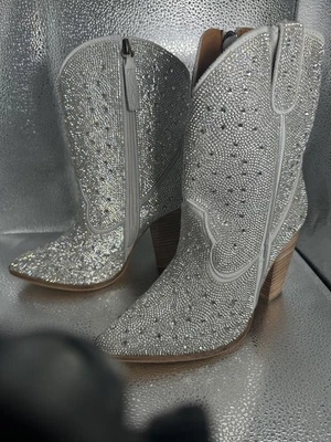 Dingo Women’s Silver Western Boot Size 7.5 M 4” Wooden Heel New, Never Worn - Image 1 of 4