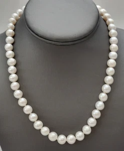 Vtg Classic White Freshwater Baroque Cultured Pearls Hand Knotted Necklace 18" L - Picture 1 of 9