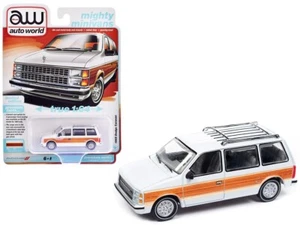 1985 DODGE CARAVAN VAN BIANCO 1/64 MODELLINO PRESSOFUSO DI AUTO WORLD 6442-AWSP167 A - Foto 1 di 1