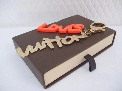 Porta-Charme Louis Vuitton Chaveiro Bijou Sac Graffiti M65765 Usado - Imagem 1 de 3