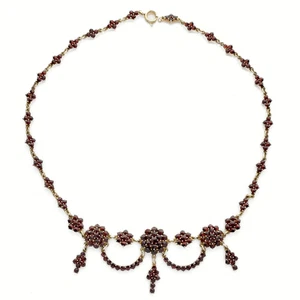 Collana storica in granato con granate boeme, 1900 circa - Foto 1 di 4