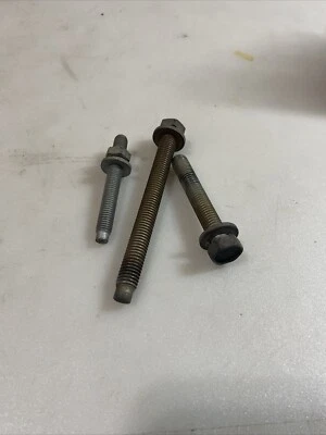 Parafusos de alternador compatíveis com 2002 - 2008 4.7 Dodge Ram 1500 - Imagem 1 de 3