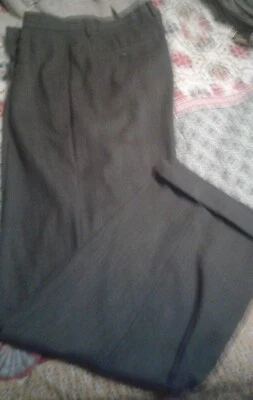 Pantalones grises para hombre 40W 32L de Chereskin Foto 1 de 3