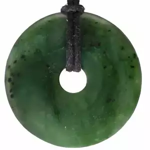 Jade Nephrit Donut 40 mm Anhänger mit Baumwollband | Edelsteinschmuck - Picture 1 of 2