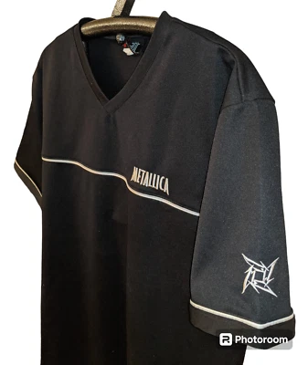 Винтажная футболка 1990-х METALLICA с V-образным вырезом и нашитым логотипом размер XL черная гигантская бирка - Изображение 1 из 4