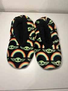 Nuevo Star Wars Fuzzy Babba Zapatilla Calcetines The Mandalorran Baby Yoda Talla 7-9.5 - Imagen 1 de 2