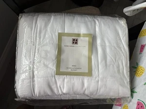 Concierge King Size Down Alternative Blanket - Picture 1 of 3