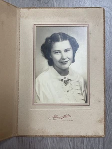 Gabinete de fotografía vintage tarjeta retrato blanco y negro Alliance Studio MH JD - Imagen 1 de 15