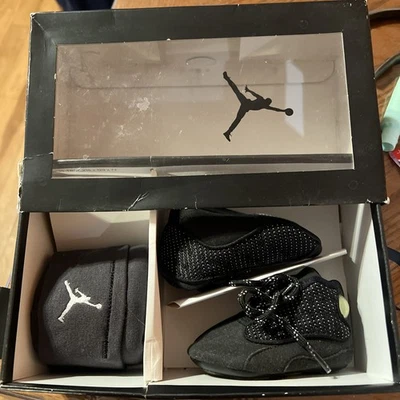Nike Jordan 13 Retro Paquete de Regalo 552664-011 Niño Pequeño Negro Zapatos y Gorro 1c Foto 1 de 4