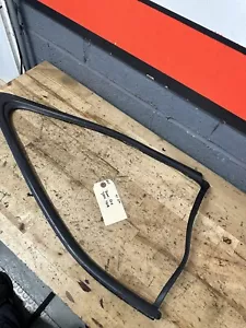 #65- 95-98 Nissan 240sx Zenki OEM Drivers QTR Glass Trim Weather Stripping ONLY - Bild 1 von 13