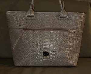 Dooney & Bourke Tote Bag PEARL Irridescent Croco Embossed - Picture 1 of 21