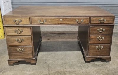 Escritorio de pareja Kittinger Colonial Williamsburg caoba CW 168 Foto 1 de 4