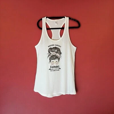 Weekend Forecast Tank Top Farming No Chance 清洁或烹饪衬衫 尺寸 M 白色 — 第 1/4 张图片