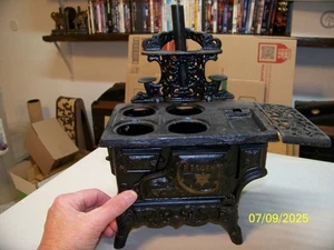 CRESCENT CAST IRON STOVE TOY OR SALESMAN'S SAMPLE - Bild 1 von 5