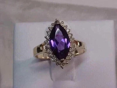 Anillo de compromiso de amatista simulada de corte marquesa de 2,45 quilates enchapado en oro amarillo de 14 quilates Foto 1 de 4