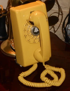 EXCELLENT VINTAGE BELL SYSTEM ITT YELLOW CLASSIC ROTARY DIAL WALL PHONE! WORKS! - Picture 1 of 24