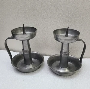 Antiguo candelabro de peltre candelabro conjunto de 2 con sello con espiga - Imagen 1 de 15