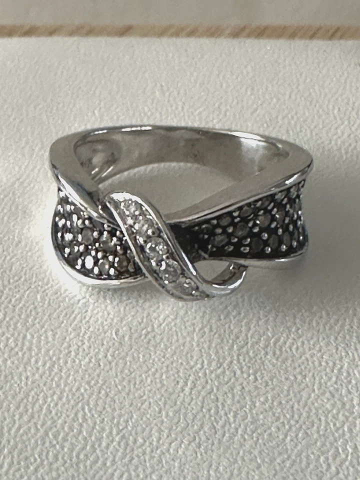 14kt.solid white gold ladies band with cognac natural diamonds,size 6.5, 5.20 Gr - Image 1 of 4