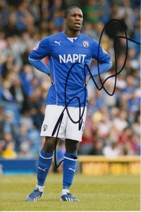 FOTO CHESTERFIELD FIRMADA A MANO TENDAYI DARIKWA 6X4 6. - Imagen 1 de 1
