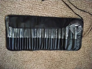 24 pcs Professional Makeup Brushes Set with black bag - Picture 1 of 8