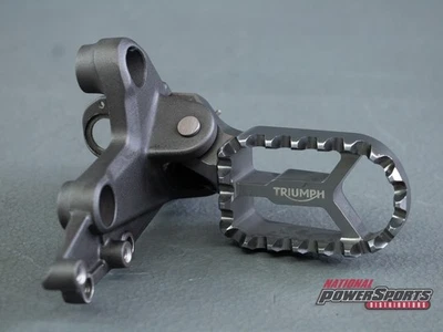 2018 - 2021 GENUINE TRIUMPH TIGER 1200 RIGHT RIDER FOOTPEG ASSEMBLY Foto 1 de 4