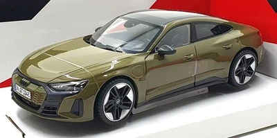 Burago 1/18 Scale Diecast 18-11050 - 2022 Audi RS E-Tron GT - Green - Image 1 of 4