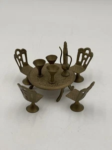 Massives Messing Puppenhaus Möbel Oval Tisch & 4 Stühle & 3 Kelche & Dekanter Set - Bild 1 von 7