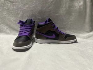 Men's Nike AIR JORDAN 1 MID PALOMINO/WHITE-WILD BERRY size 9 - Picture 1 of 8