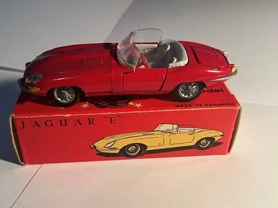 Original Tekno Jaguar "E" Type, #926, in red with original box - Image 1 of 4