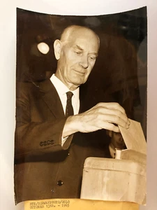 Original Vintage Press Photo Einar Gerhardsen - Picture 1 of 2