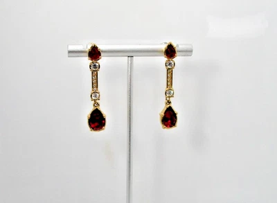 Pendientes colgantes marca Swarovski rubí cristal rojo forma pera placa dorada Foto 1 de 4