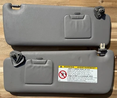 2001-2007 TOYOTA HIGHLANDER OEM GRAY DRIVER & PASSENGER SIDE LEATHER SUN VISORS - Imagem 1 de 3
