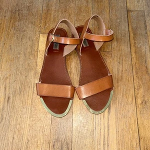 Women's Steve Madden DONDDI Sandals Brown Leather Sandals 10 Gold Hardware - Picture 1 of 6