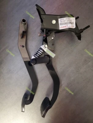 Juego de pedales de embrague/freno Toyota JZX100 OEM NUEVO Chaser, Cresta, Mark II RHD Foto 1 de 3