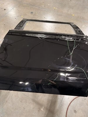 Chevy Suburban GMC Yukon XL 2021-2023 puerta trasera izquierda carcasa OEM 84926045 NEGRO Foto 1 de 4