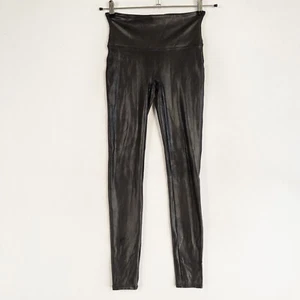 Leggings Spanx para mujer medianos negros recubiertos tiro medio longitud completa adelgazantes * - Imagen 1 de 10