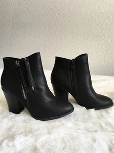 New! Journee Collection Women's Vally MediumWide Block Heel Ankle Boot size 8 - Picture 1 of 5