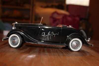Solido Diecast 1934 Ford V8 Echelle Roadster Black  1:19 Scale Model - Image 1 of 4