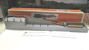 LIONEL- 14001-  #364 OPERATING LUMBER LOADER ACCESSORY- 0/027- NEW- H1C - Picture 1 of 8