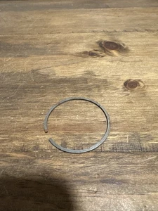 NUEVO ANILLO DE PISTÓN OEM 1115-034-3000 PARA MOTOSIERRA STIHL 045 056 - Imagen 1 de 2