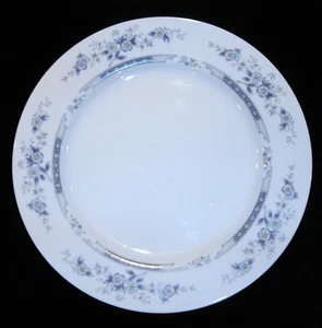 INTERNATIONAL FINE CHINA #6220 "Dawn" Blue & White Dinner Plates. Made in Japan - Picture 1 of 11
