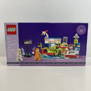 Lego 40687 Alien Space Diner Limited Edition New Sealed - Picture 1 of 6