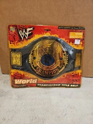 Nuevo en Paquete 1998 Jakks Pacific WWF WWE NIÑOS LUCHA LIBRE Campeonato Azul Espuma Juguete Cinturón Foto 1 de 4