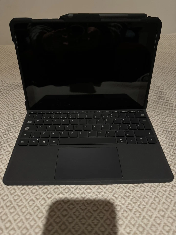 Microsoft Surface Go + Portuguese Keyboard + Pen + UAG Cover - Imagen 1 de 1