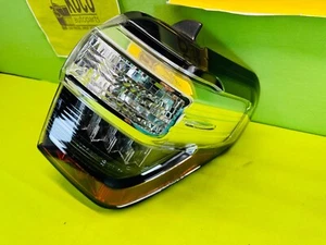 Luz trasera Toyota 4runner 2014-2020 lado del pasajero derecho halógeno/led OEM - Imagen 1 de 10