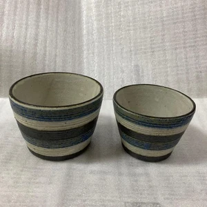 Akio Nukaga Kasama ware Set di 2 tazze a righe orizzontali tono grigio L+M 2021 - Foto 1 di 7