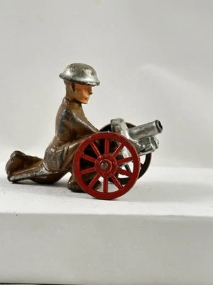 ANTI TANK GUNNER, Kneeling - MANOIL LEAD SOLDIER - Image 1 of 4