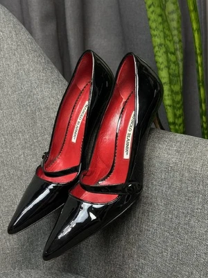 Tacones de gatito vintage Manolo Blahnik charol negro talla 36 (US 5.5) Foto 1 de 4