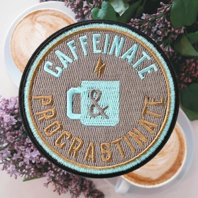 Кофеинат и прокрастинат - 3 "вышитая тактическая нашивка / новый доставка включает - Изображение 1 из 4